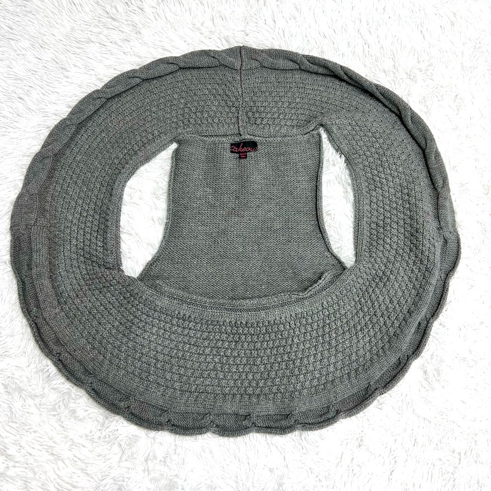 Take Out sleeveless knit vest
